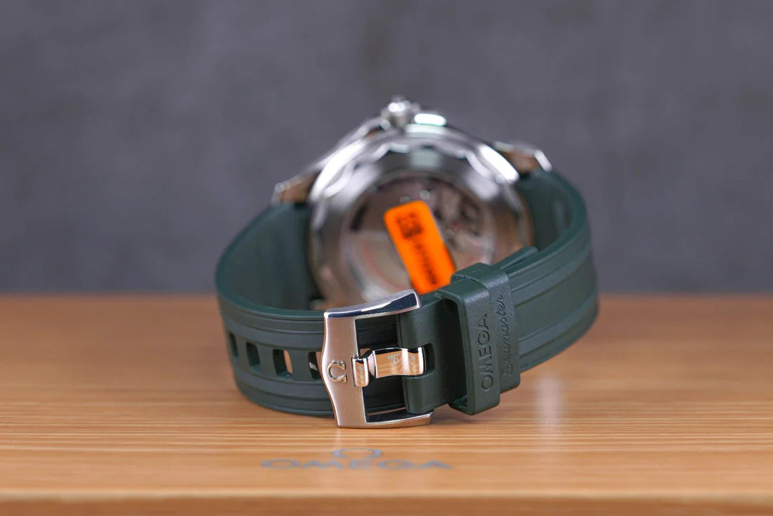 SEAMASTER DIVER 300 GREEN DIAL RUBBER STRAP