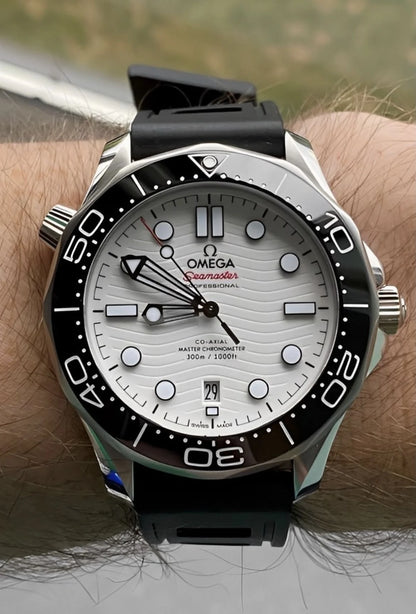SEAMASTER DIVER 300 WHITE DIAL RUBBER STRAP (2025)