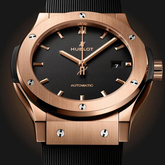 Montre Hublot Classic Fusion King Gold automatique cadran noir bracelet caoutchouc noir 42 mm