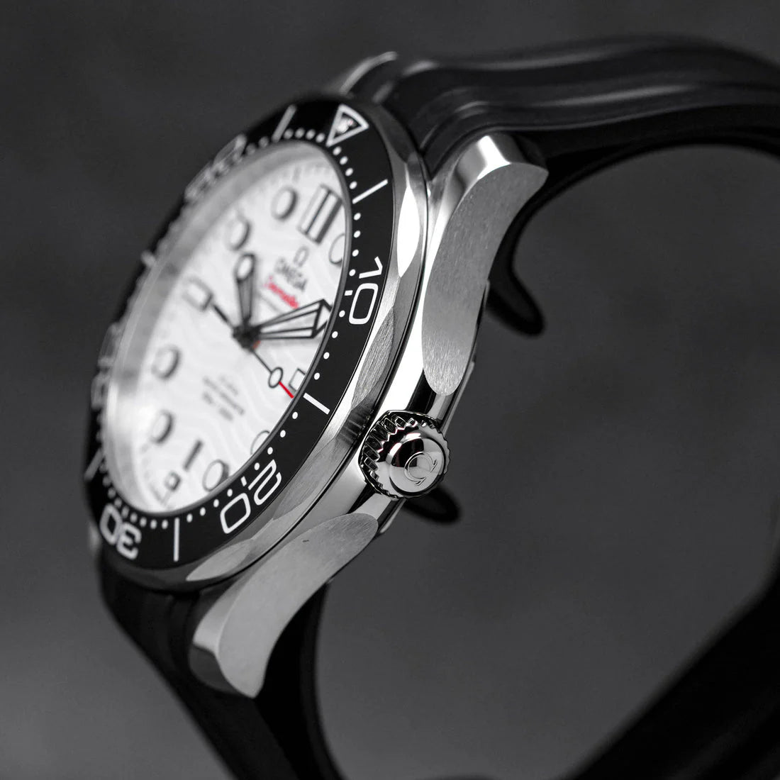 SEAMASTER DIVER 300 WHITE DIAL RUBBER STRAP (2025)