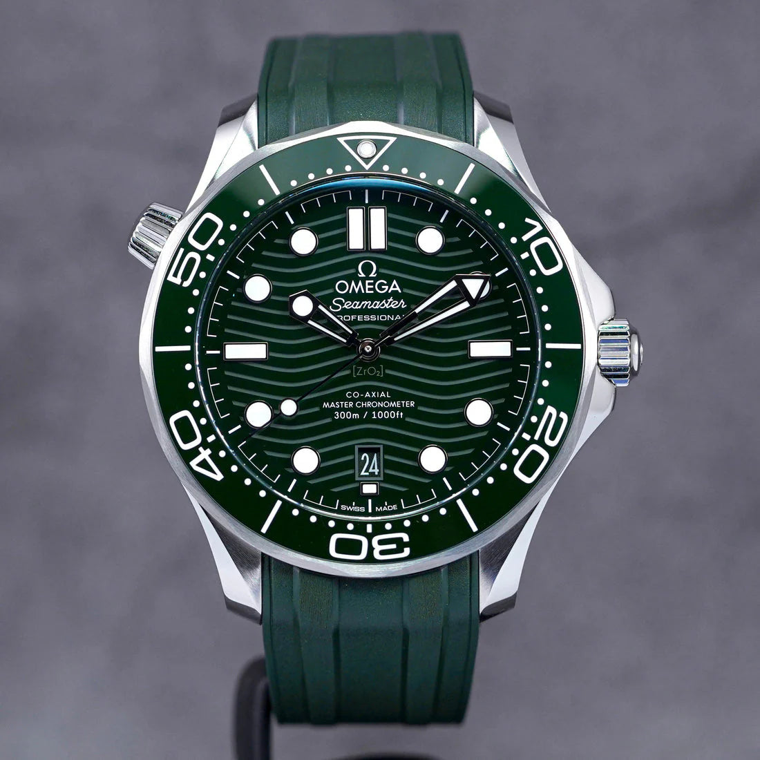 SEAMASTER DIVER 300 GREEN DIAL RUBBER STRAP