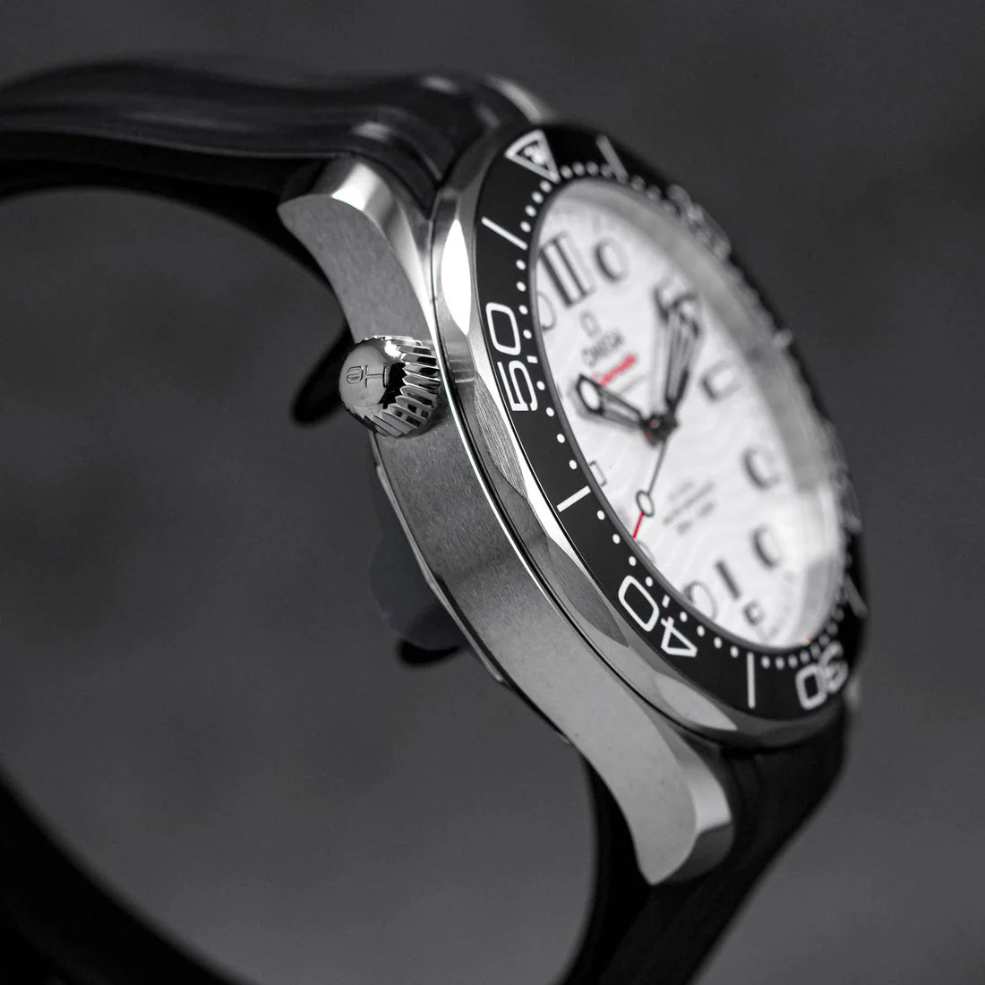 SEAMASTER DIVER 300 WHITE DIAL RUBBER STRAP (2025)