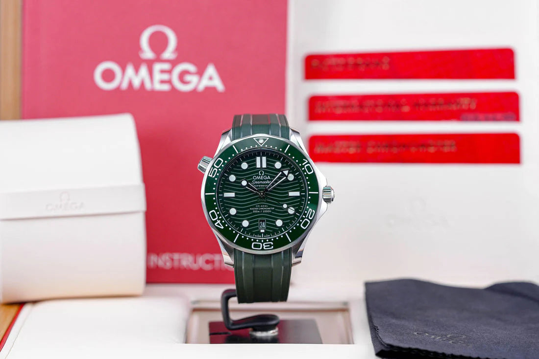 SEAMASTER DIVER 300 GREEN DIAL RUBBER STRAP