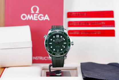 SEAMASTER DIVER 300 GREEN DIAL RUBBER STRAP