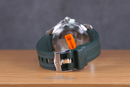 SEAMASTER DIVER 300 GREEN DIAL RUBBER STRAP