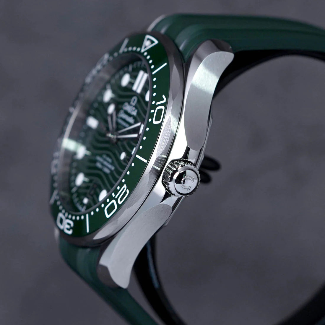 SEAMASTER DIVER 300 GREEN DIAL RUBBER STRAP