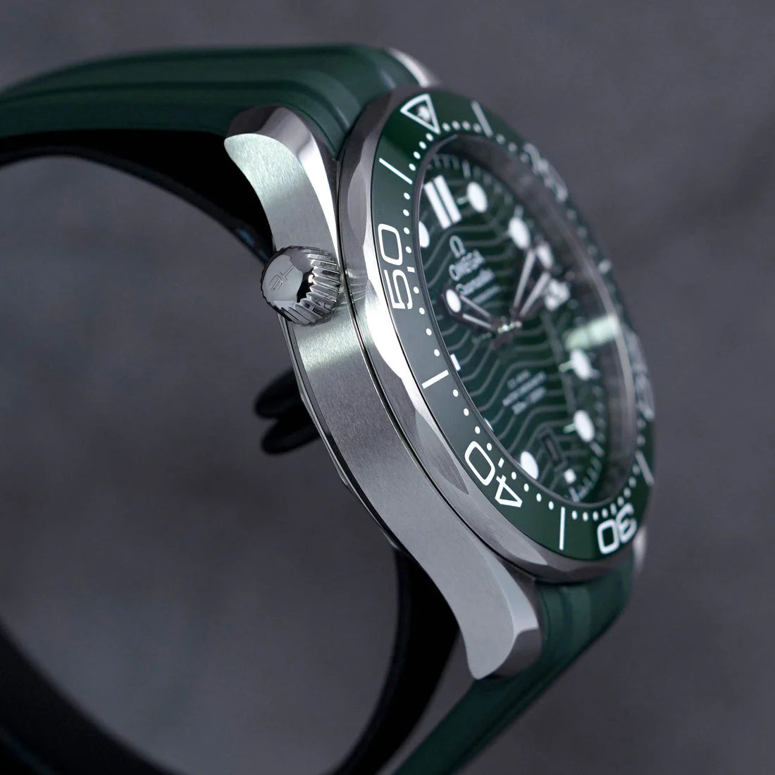 SEAMASTER DIVER 300 GREEN DIAL RUBBER STRAP